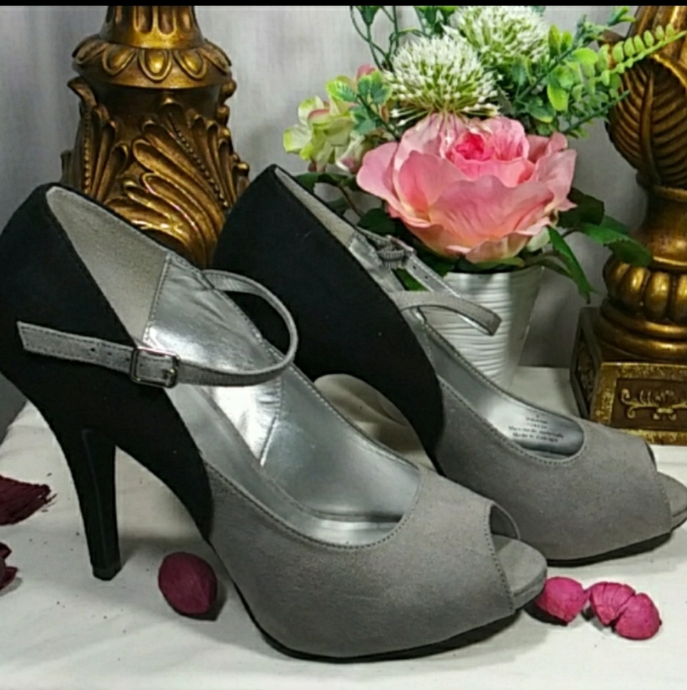 X Appeal Suade Gray and Black Heels